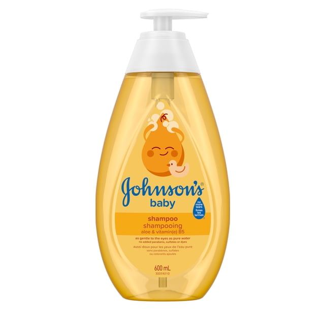 Johnson's Baby Shampoo, Paraben and Tear Free and Mild, 600 ml bottle with white pump dispenser containing transparent amber-yellow liquid, formulated with aloe and vitamin B5 for gentle, hypoallergenic cleansing of baby's fine hair and delicate scalp.