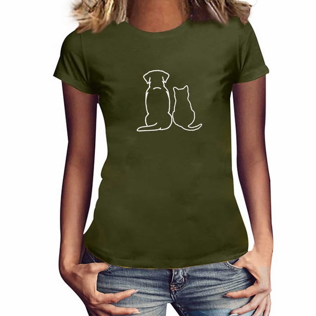 T-shirts Graphiques pour Femmes Mode Hauts pour Femmes Manches Courtes Blouse Ample Col Rond Chemise Imprimée T-Shirt Hauts Chemises à Manches Courtes pour Femmes T-Shirts « Be Kind » pour Femmes Chemisiers à Manches Courtes pour Femmes. la Chemise Présente un Col Rond, des Manches Courtes et une Impression Graphique d'Une silhouette de Chien et de Chat sur un Tissu Vert olive. Fabriquée à 95 % de polyester et 5 % d'Élasthanne, Elle Offre une Coupe Douce et Confortable, Idéale pour un Style Décontracté, une Fête Ou un Port Quotidien. Conçue avec des jeans, des shorts Ou des Jupes pour un Style Tendance.