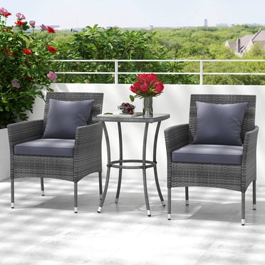 Gymax Ensemble de Mobilier de Patio 3 Pcs Ensemble Bistro de Conversation en Osier PE avec Table en Verre Trempé Gris Mélangé