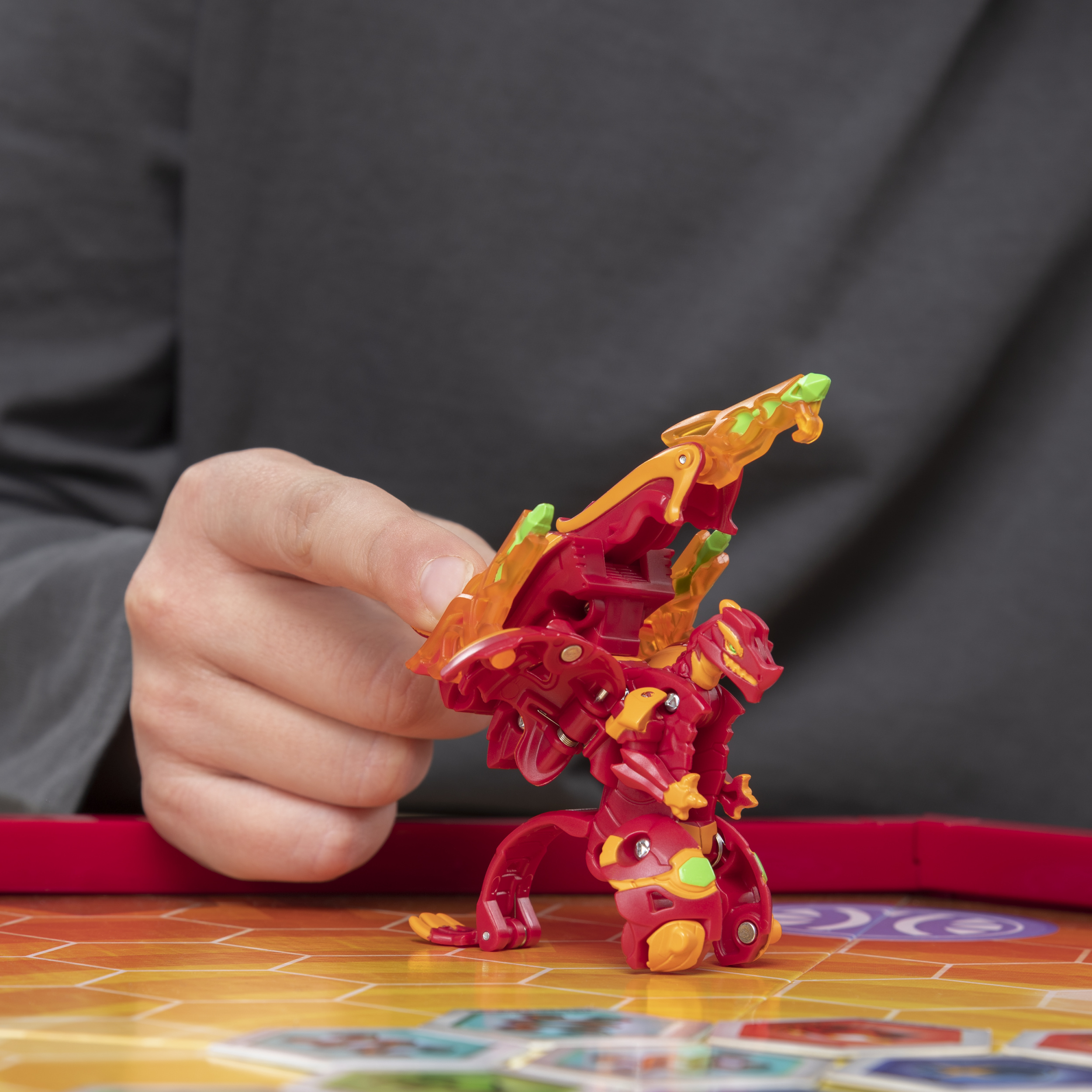 Bakugan Ultra, Fusion Sabra x Pyravian avec équipement Baku-Gear transformable, Figurine Armored Alliance articulée de 7,5 cm à collectionner