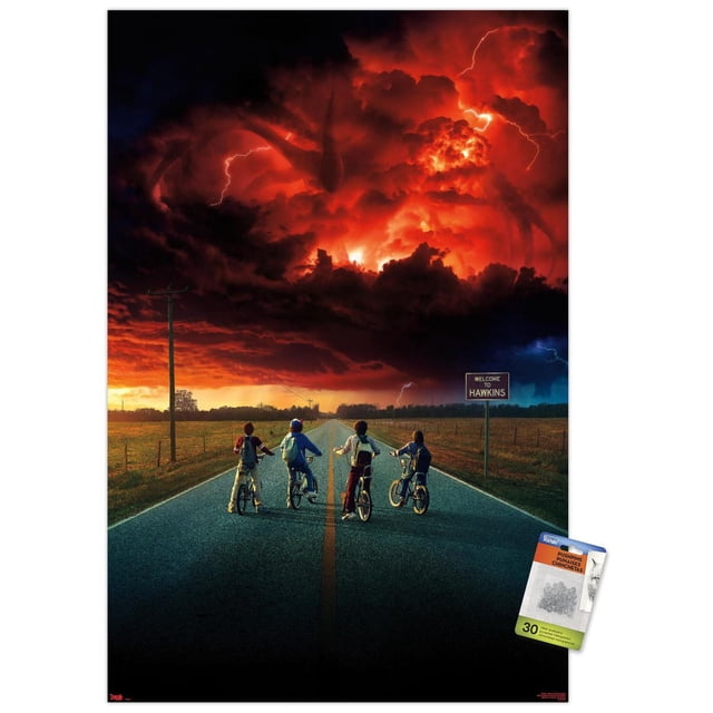 Netflix Stranger Things : Saison 2 - Affiche Murale d'Art Clé, 22,375 Po x 34 Po Encadrée Montrant Quatre Enfants à Vélo sur une Route Rurale Faisant Face à un Nuage de Tempête Rouge Ardent avec Éclair et une Figurine de Monstre Ombrée, avec un Panneau « Bienvenue chez Hawkins », Convient à la Décoration Murale de Chambre Ou de Bureau.