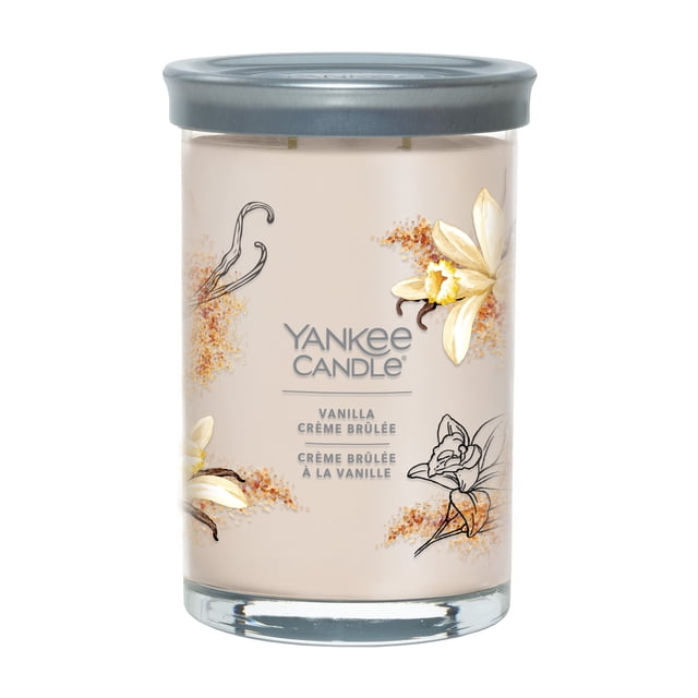 Yankee Candle Bougie Parfumée, Crème Brûlée à la Vanille, Grand Gobelet Signature de 20 oz avec Cire de Soya beige Pâle dans un Gobelet en Verre Transparent, Décoré de Fleurs de Vanille et de Gousses de Vanille Illustrées à la Main, avec Deux Mèches en Coton et un Couvercle en Étain Brossé Qui Sert de sous-Verre, Offrant une Combustion Propre et un Riche Parfum d'Ambiance Convenant à la Déco de la Maison et à la Détente.