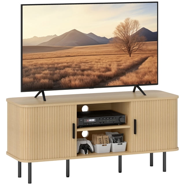 HOMCOM Meuble Télé pour Téléviseurs jusqu'à 55 Pouces avec Rangement, Ton Chêne. Ce Meuble Télé Présente une Finition Ton Chêne Élégante avec un design de Porte Style Tambour à Lattes. Il Comprend Deux Étagères Ouvertes et Deux Armoires pour un Grand Rangement, Convient pour Organiser des Jeux Vidéo, des Livres Ou des Films. le Meuble a Deux Trous pour Câbles pour la Gestion des Câbles et une base Surélevée pour un Nettoyage Facile. Fabriqué en MDF, Panneau de Particules et Acier, Il Mesure 47,2 Pouces de Large, 15,7 Pouces de Profondeur et 21,7 Pouces de Hauteur,