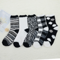 thumbnail image 4 of Chaussettes Douces pour Femmes Chaussettes Blanches Chaussettes Confortables Chaussettes Moelleuses pour Femmes Chaussettes en Polaire 5 Paires Blanches, 4 of 4