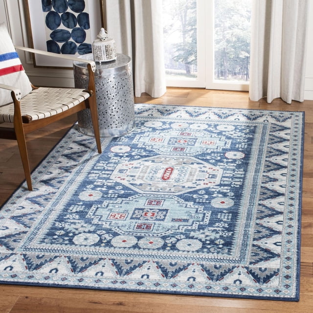 Safavieh Kazak Tapis d'Aire Géométrique Diarmait Bleu et Blanc avec accents Rouges, Présentant de Grands motifs Géométriques et une Bordure Ornée dans un Empilage Modéré de Fil Synthétique Doux, Placé sur un Plancher de Bois Franc à Côté d'Un Fauteuil Tissé et d'Une table d'Appoint en Métal Près d'Une Fenêtre avec des Rideaux Légers, Idéal pour Ajouter une Symétrie Décorative aux Espaces de Vie.
