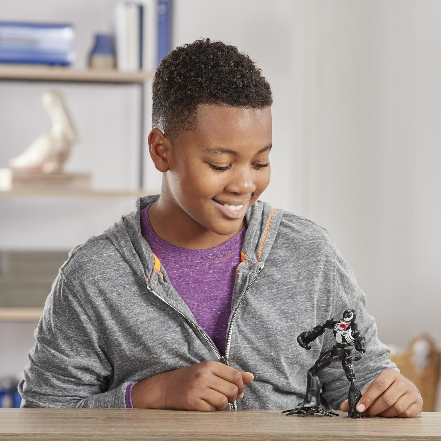 Marvel Spider-Man Bend and Flex - Figurine flexible Venom de 15 cm, incluant accessoire, pour enfants à partir de 6 ans