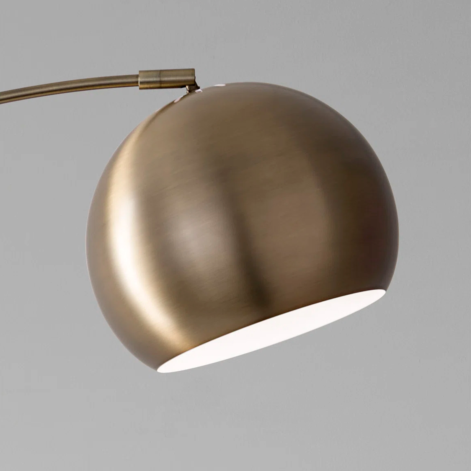 Heavenly Collections Lampadaire Arche Moderne - Lampe à Arc Mid-Century avec Dôme Métallique et Base en Marbre - Idéal pour Salons et Coins Lecture