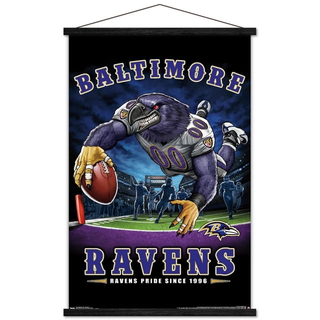 NFL Baltimore Ravens - Affiche Murale End Zone 17 Représentant une Mascotte Féroce de Corbeau Violet dans un Chandail de football Blanc avec Numéro 00 Plongeant pour Marquer un Touché sur un Terrain Vert avec une End Zone Violette et une Foule de Stade sous un Ciel Bleu Foncé, avec Texte Baltimore Ravens and Ravens Pride Since 1996. Idéal pour la Déco Murale de Salle de Sport Ou de Dortoir.