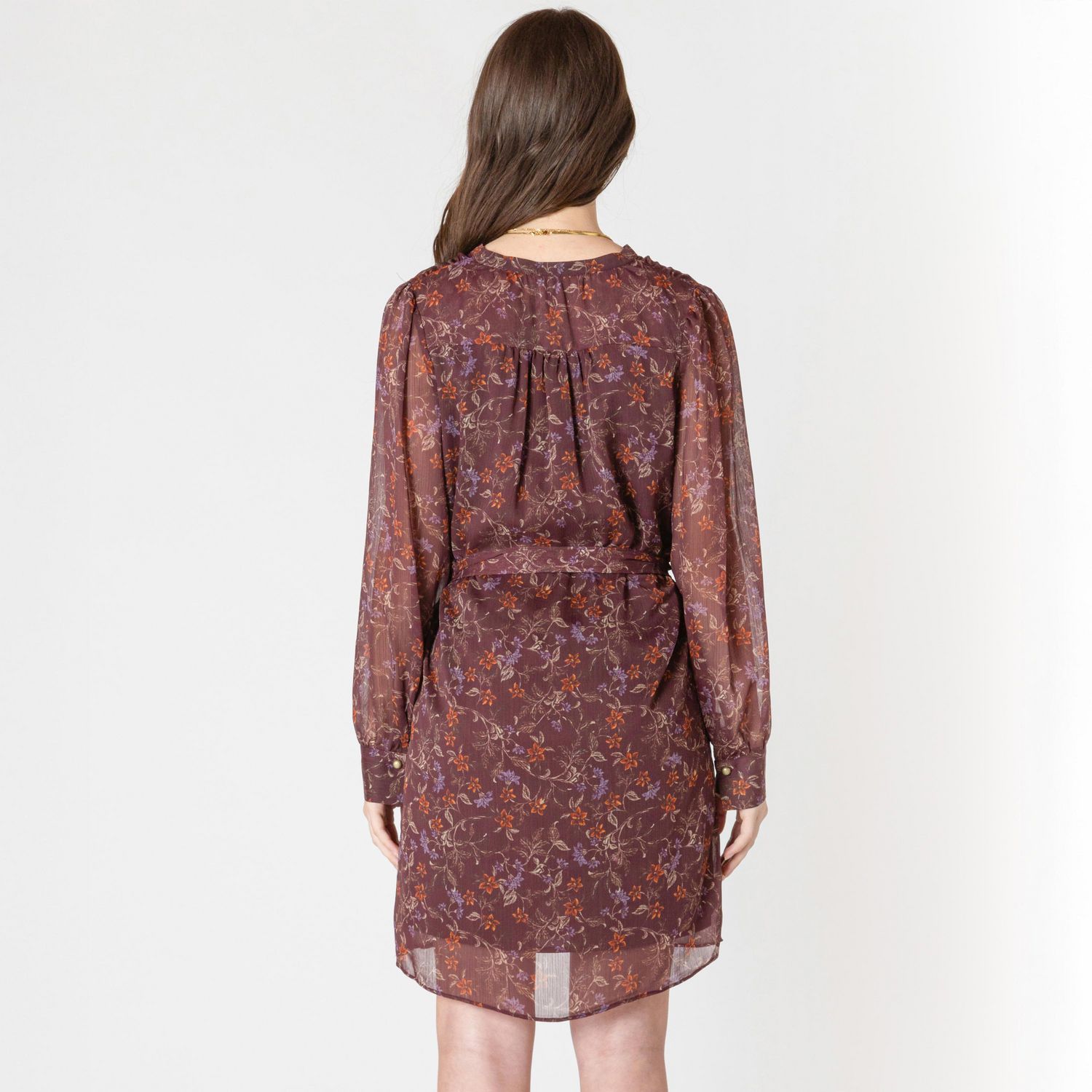 Devoted, Robe à boutons