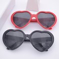 thumbnail image 2 of Lunettes de Soleil pour Femmes Design Mignon Adorable Rétro en Forme de Cœur pour Voyager, 2 of 10
