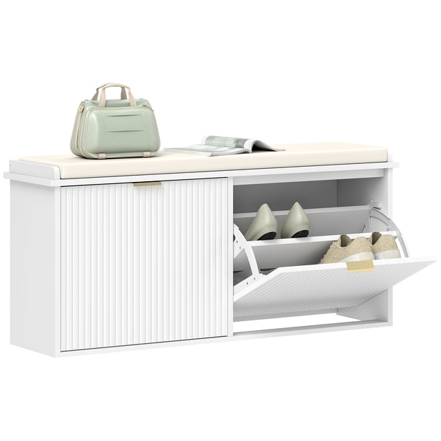 HOMCOM Banc à Chaussures avec Siège Rembourré et Tiroir Basculant pour 10 Paires, Blanc. Ce Banc de Rangement d'Entrée Présente un Cadre en MDF Blanc et en Panneau de Particules avec un Siège Rembourré beige Doux pour le Confort. Il Comprend Deux Tiroirs Basculants avec Poignées de Tirage à Bord Doré, Offrant du Rangement pour jusqu'à 10 Paires de Chaussures. le design à Panneau de Perles Ajoute du Charme, Alors Que la Taille Compacte s'Adapte Bien aux Entrées, aux Chambres Ou sous les Fenêtres. Dimensions : 40,9 Pouces de Large, 10,2 Pouces de Profondeur et