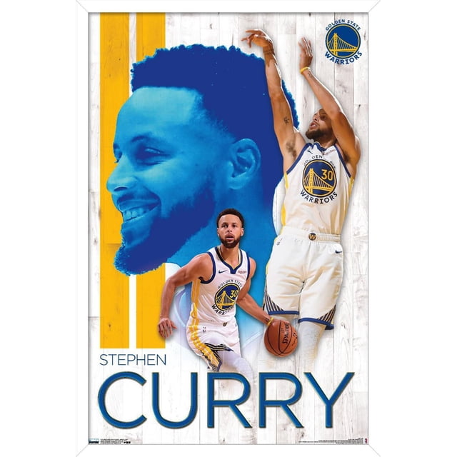 NBA Golden State Warriors - Affiche Murale Stephen Curry 19, 22,375 Po x 34 Po Encadrée Présentant Stephen Curry en Maillot des Warriors Blanc Numéro 30 en Deux poses d'Action, Dribble et Tir, avec une silhouette Graphique Bleue et des Rayures Jaunes sur un Fond en Planches de Bois Blanches, plus le logo des Golden State Warriors en Haut à Droite. Cette Affiche Encadrée Convient à la Déco de Chambre à Thème Sportif Ou aux collections de Fans.