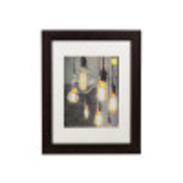 Kiera Grace Loft Cadre Photo, Gris, Lot de 6 avec Cadre en Bois composite Gris et Passe-Partout Blanc Sans Acide Tenant une Photo 8x10 d'Ampoules Edison vintage, avec Couvercle en Verre et Cintres Mobiles pour Affichage Mural style Ferme horizontal Ou vertical.