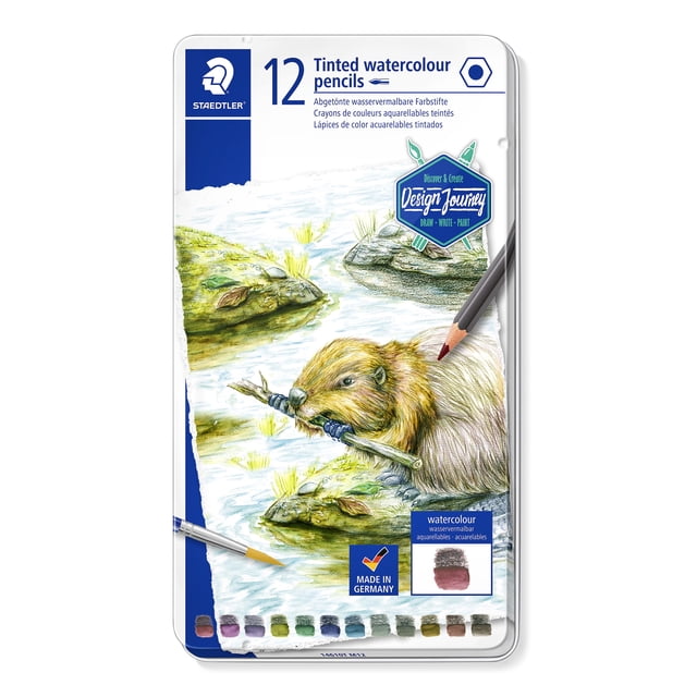 Staedtler Ensemble de 12 Crayons d'Aquarelle Teintés dans une Boîte Métallique Robuste Présentant une Croquis Détaillé de Castor au Bord d'Une Rivière avec des Roches et de l'Herbe, Montrant un Crayon et un Pinceau pour Mettre en Valeur l'Aquarelle et l'Esquisse, Fabriqué en Allemagne.