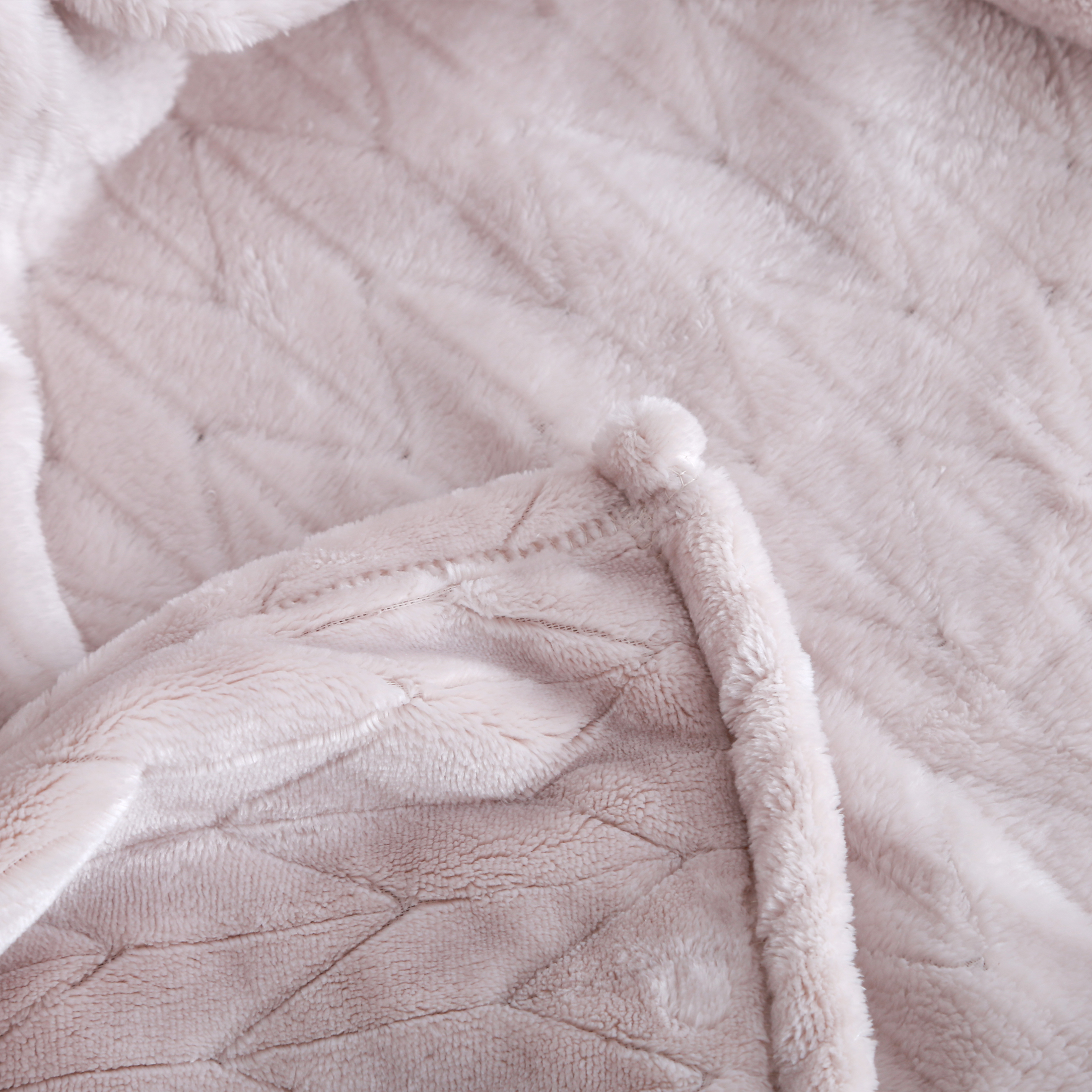Jeté en Peluche Better Homes & Gardens Beige