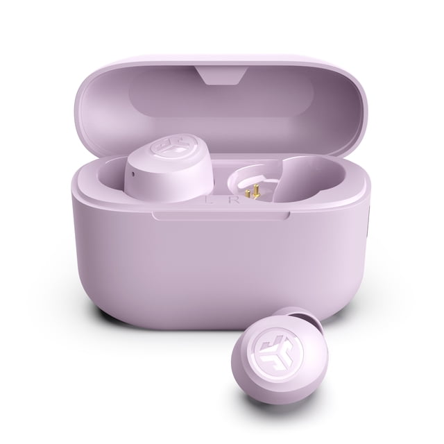 JLab Audio Go Air Pop Écouteurs Véritables Sans Fil Lilas avec un Oreillette à l'Intérieur de l'Étui de Recharge compact Ouvert et l'Autre à l'Extérieur, avec de Petits Écouteurs Arrondis avec le logo JLab, Commandes Tactiles et microphones Intégrés pour des Appels Clairs, Adaptés à une Utilisation portable et en Déplacement.