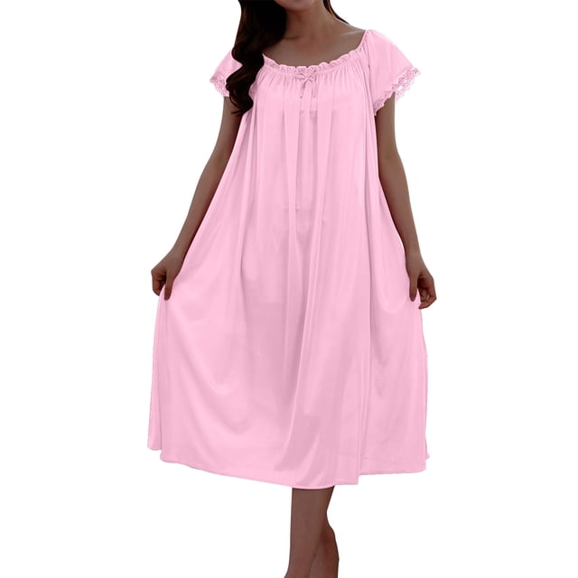 Timegard Chemises de Nuit pour Femmes avec Encolure Ronde, Manches Courtes et Nœud Smocké. Cette Nuisette Décontractée Unie Est Fabriquée en Mélange de Tissu Doux et Respirant de Coton, polyester et spandex. La Longueur Genou et la Coupe Ample Offrent Confort et Aisance de Mouvement, la Rendant Idéale pour Dormir Ou Se Détendre. la Couleur Rose et les Manches Bordées de Dentelle Ajoutent une Touche d'Élégance à Cette Pièce de Tenue d'Intérieur.