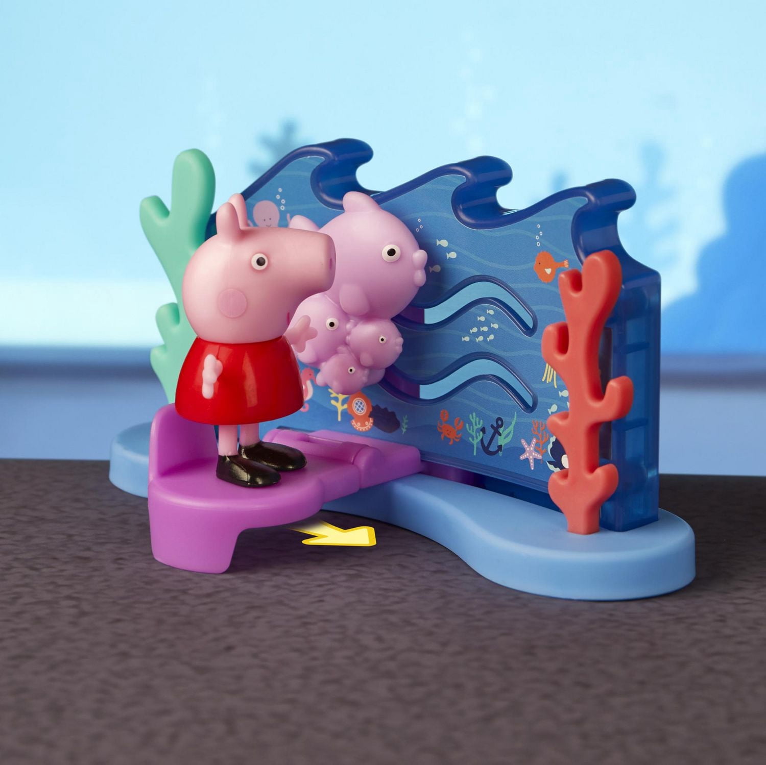 Peppa Pig Peppa’s Adventures Peppa’s Aquarium Adventure Playset Preschool Toy: Includes 4 Figures and 8 Accessories; for Ages 3 and Up