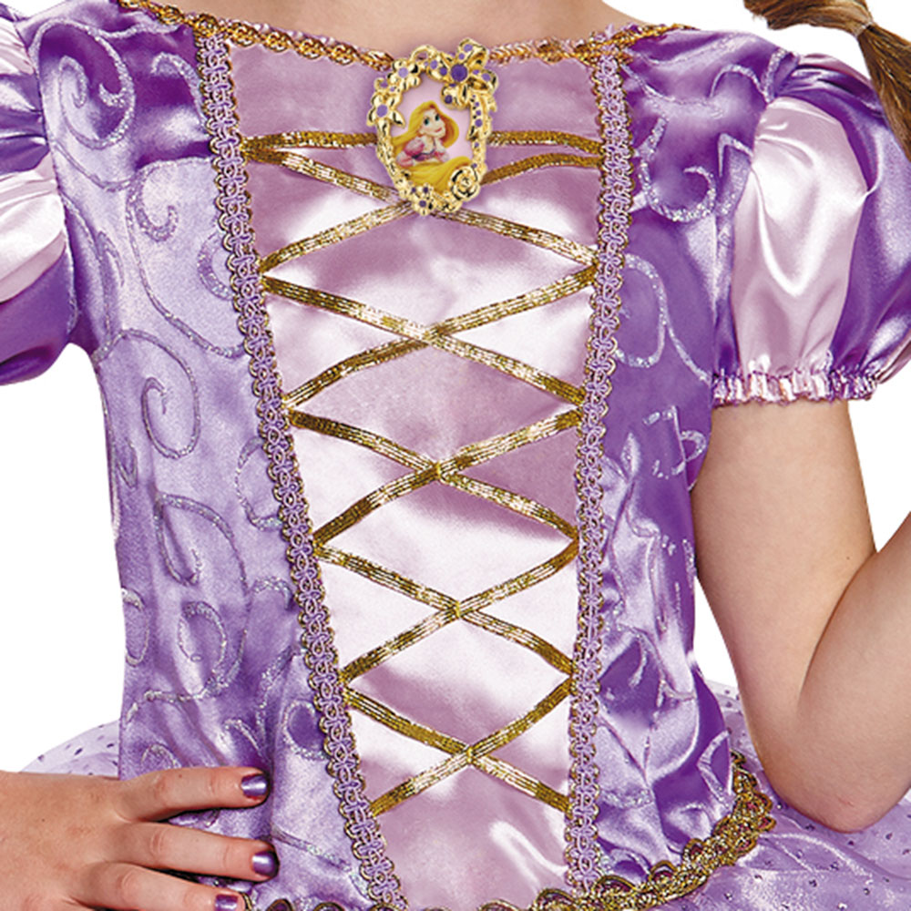 Le costume classique de « Raiponce » emmêlé de l’enfant fille