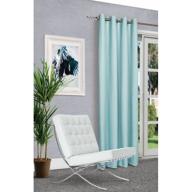 Gouchee Design Panneau Assombrissant Alice en Bleu Pâle avec 8 Oeillets Métalliques Argentés sur Tringle à Rideaux dans une Pièce Moderne avec une Chaise Longue Capitonnée Blanche, une Plante en Pot, un Mur Gris et une Porte Coulissante en Verre Surplombant une Cour Verte, Convient pour Réduire la Lumière et le Bruit.