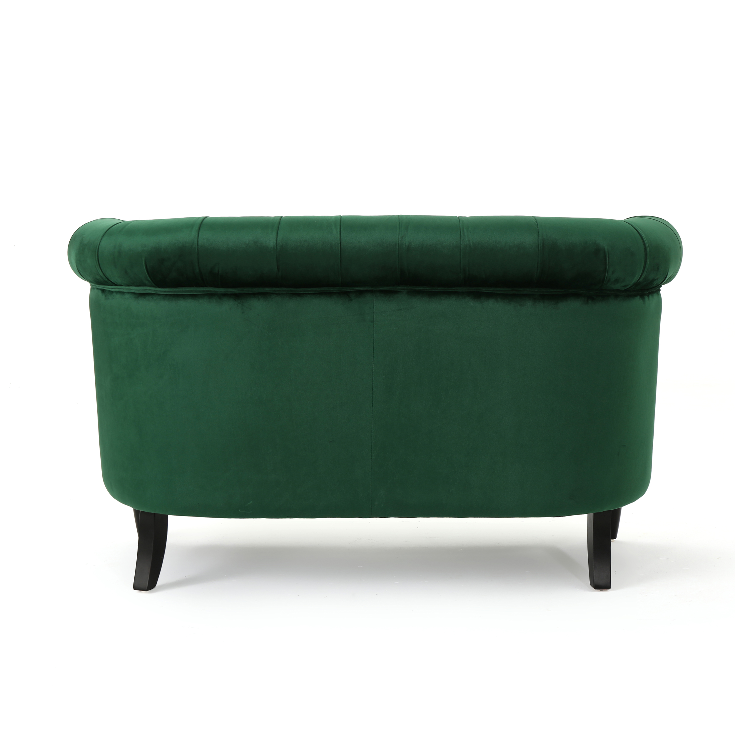 Canapé noble deux places en velours à accoudoirs arrondis, capitonnage en losanges et garniture cloutée argentée, couleur émeraude