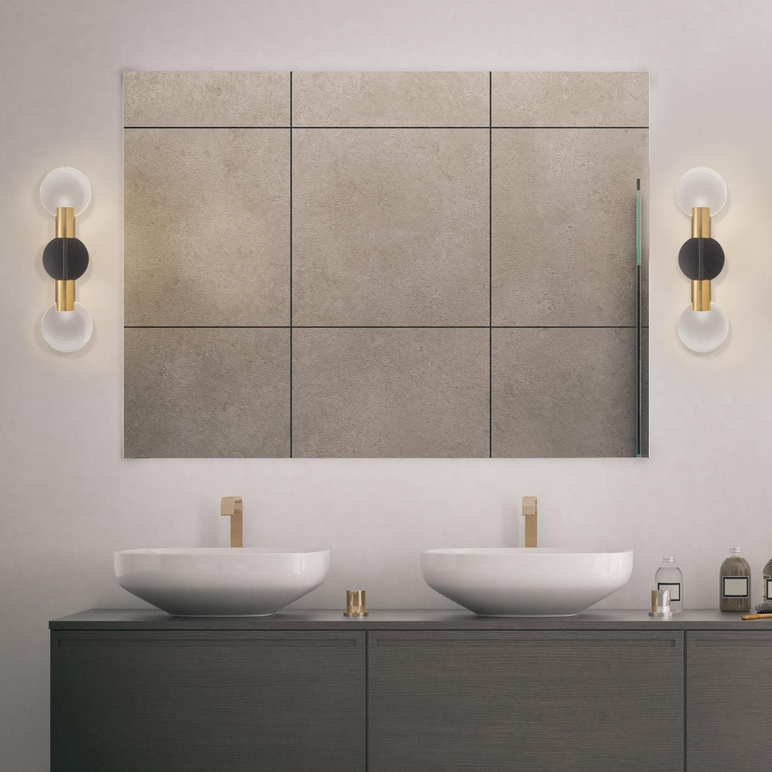 Applique murale noir mat Sommers de 18 po à DEL intégrées de 14 W à intensité variable avec accents de laiton mat et abat-jours en verre transparent