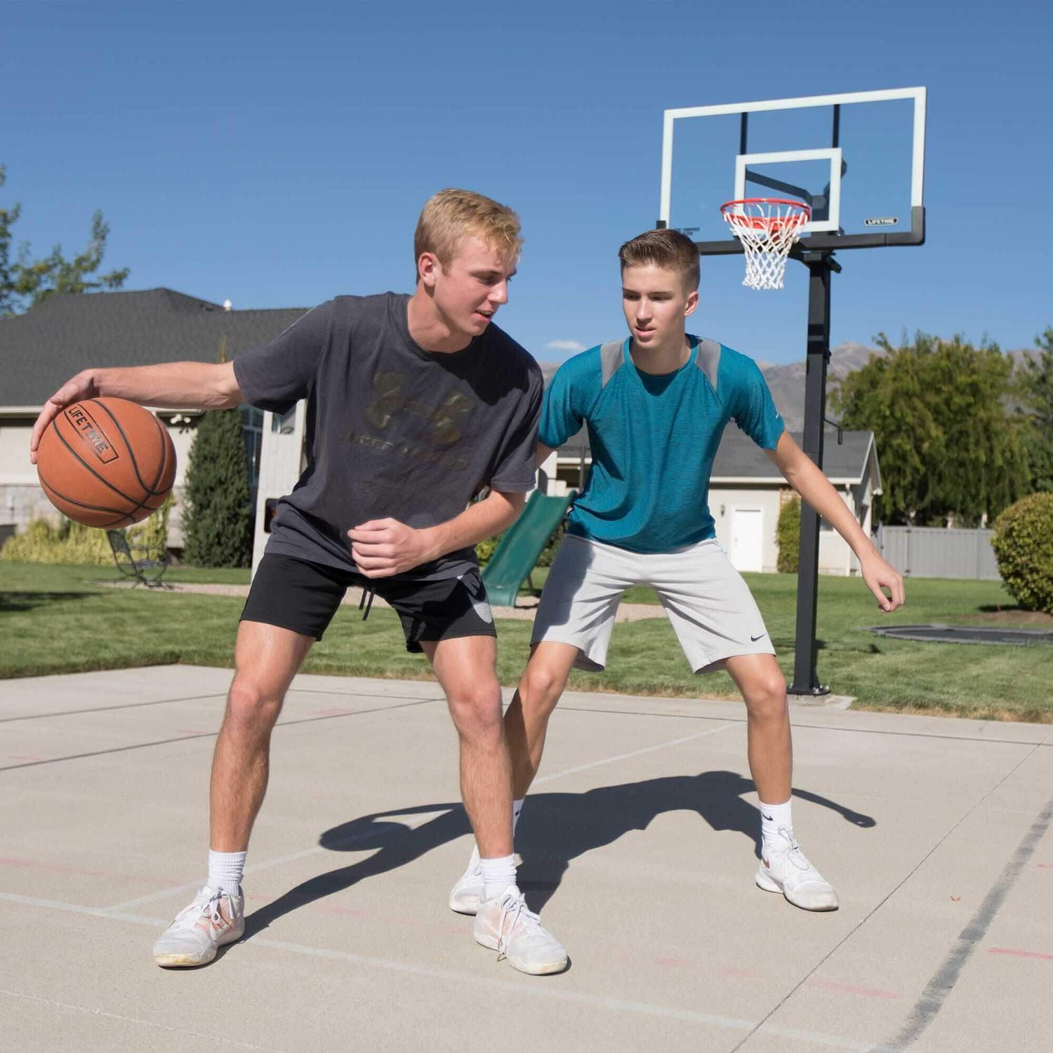 Panier de basket-ball boulonné réglable à vie (verre trempé de 60 pouces)