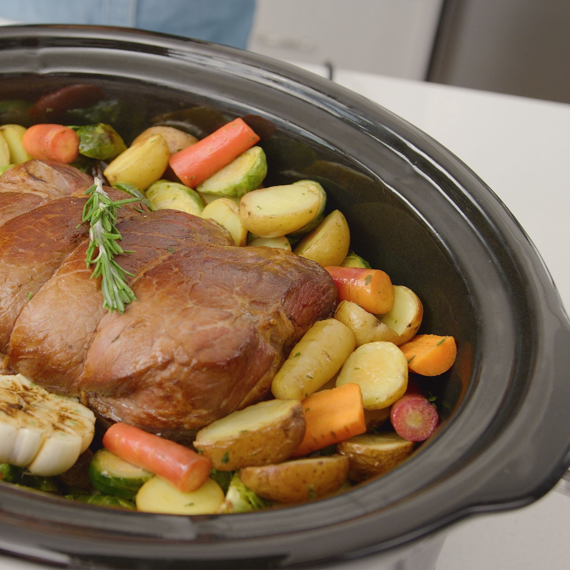 Kenmore 7-Qt Programmable Slow Cooker with Dipper (6.6L), Black & Silver, Easy to Use for Family Meals