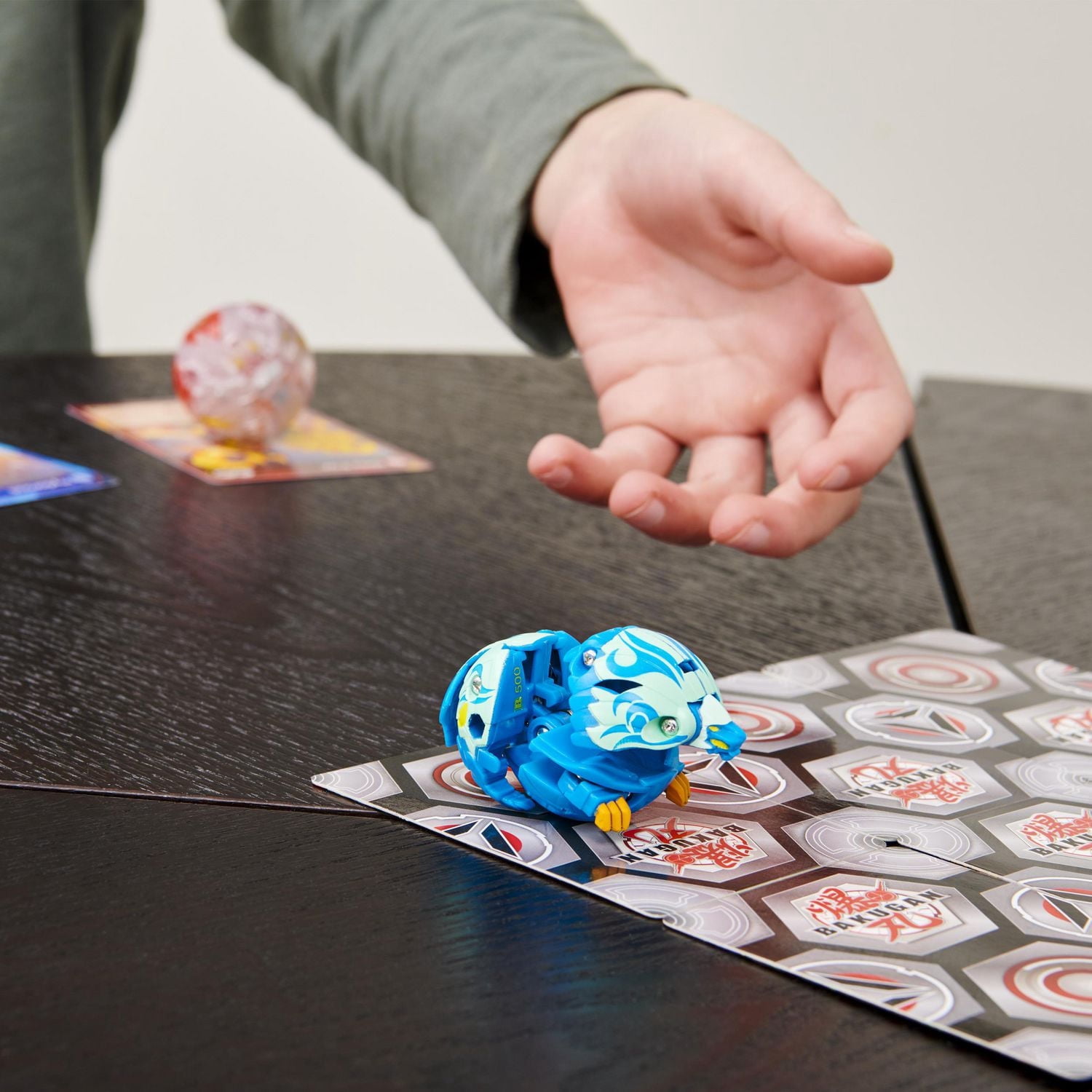 Bakugan Evolutions, Colossus, Figurine articulée de 5,1 cm et carte à collectionner, jouets pour garçons à partir de 6 ans