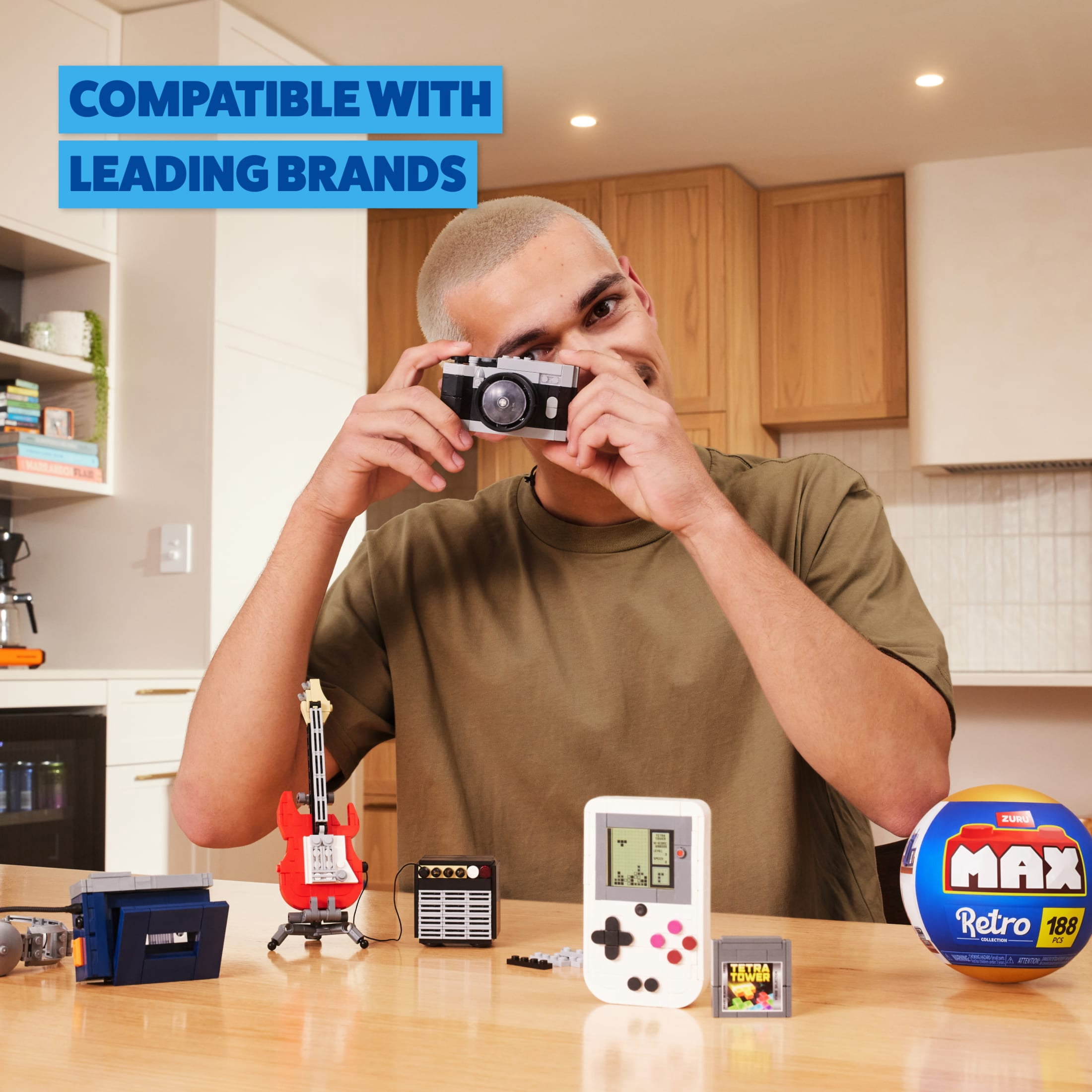 MAX Build More Premium Retro Series 2 (Camera) by ZURU : Jouet déballage avec mini briques à collectionner, jusqu'à 188 pièces, 4 designs à construire. Pour enfants, préados, adultes, dès 8 ans.