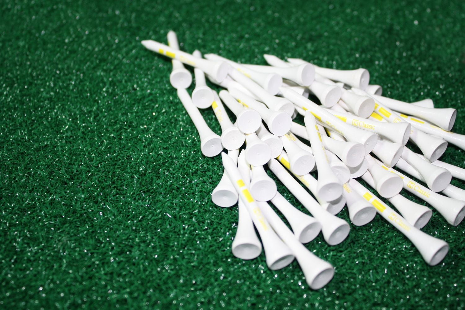 2 1/8" (53mm) White Wooden Golf Tees, pack of 50 by Tour Mission