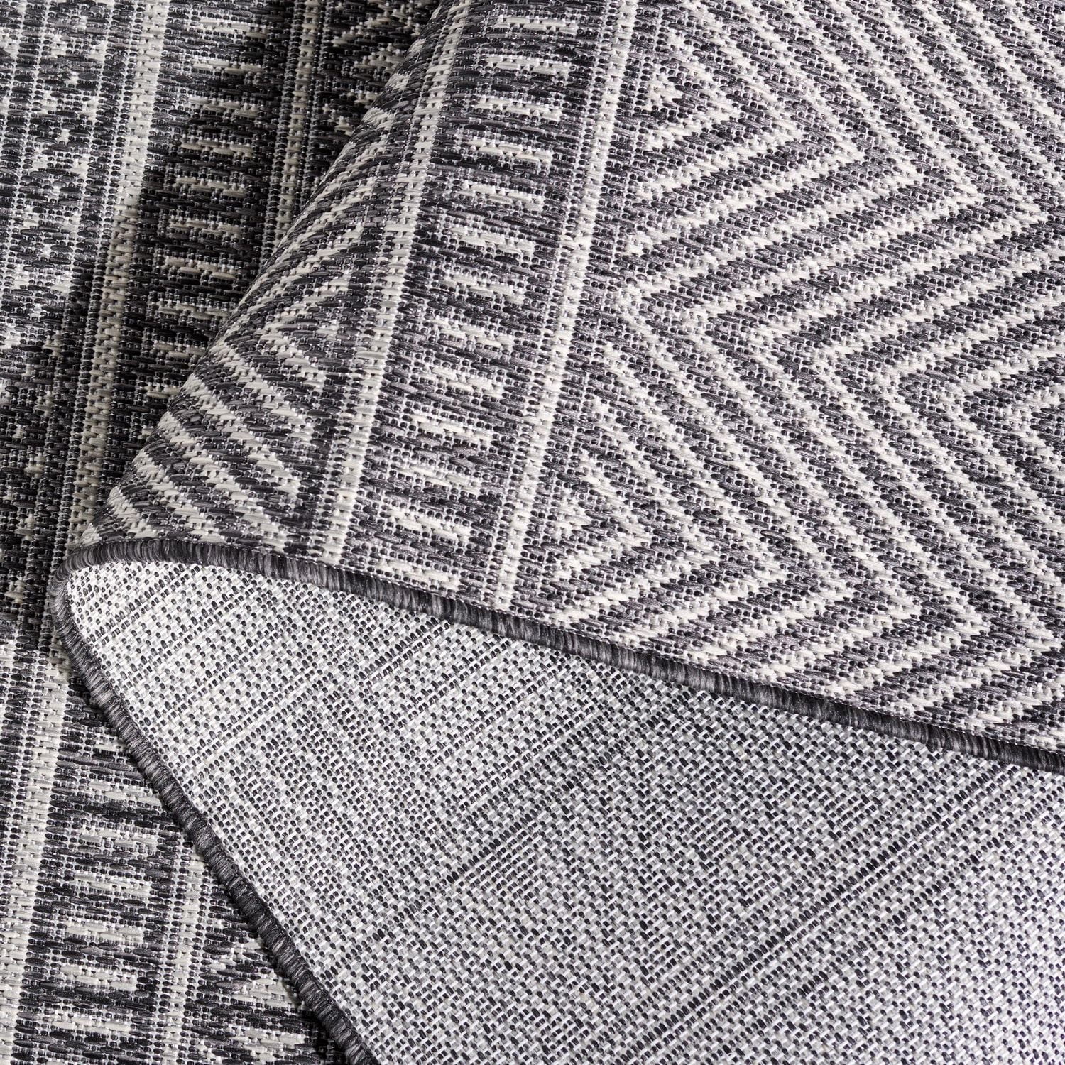 SAFAVIEH Beach House Jolanta Geometric Indoor/Outdoor Area Rug