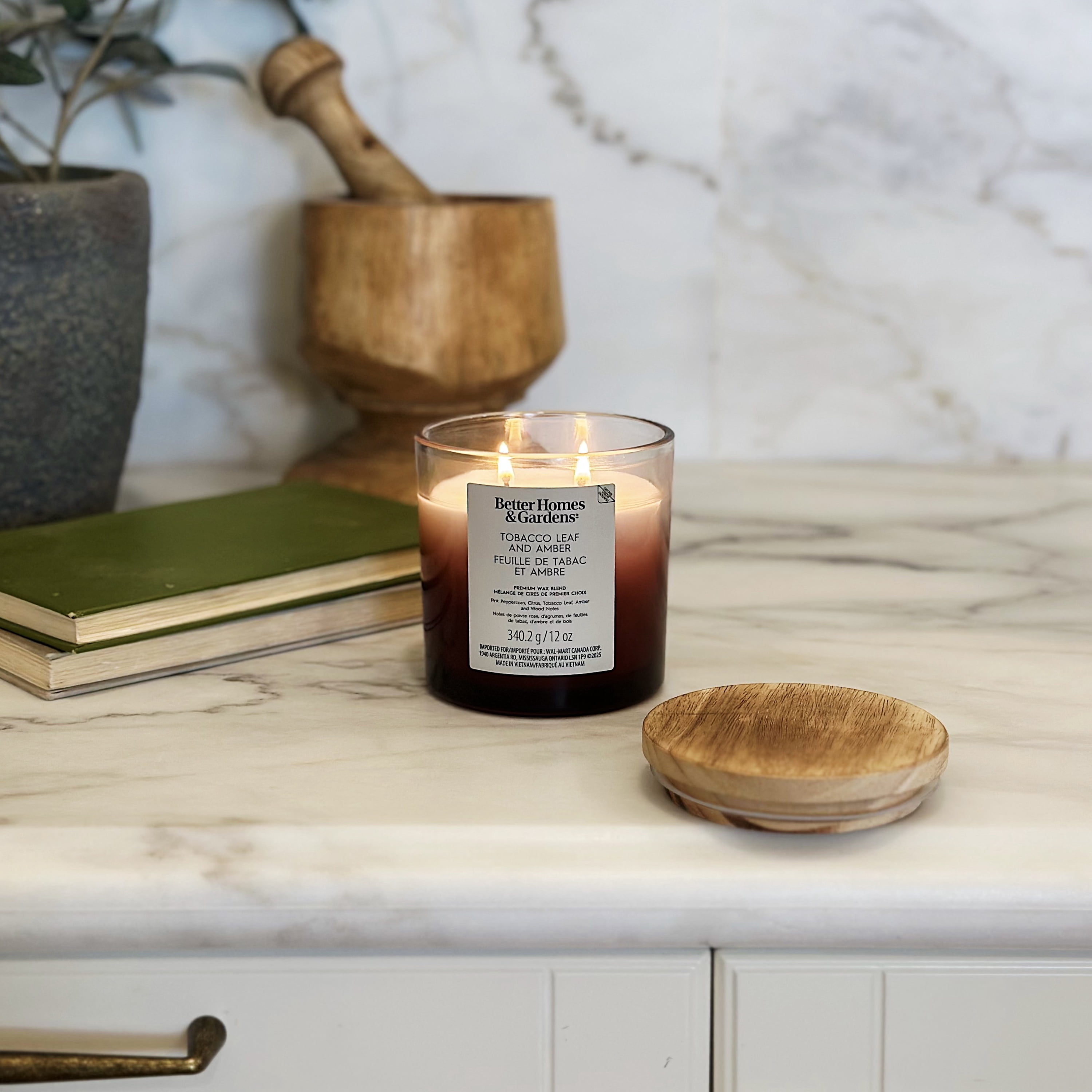 Bougie parfumée en pot ombré à 2 mèches à la cire de paraffine 12 oz Better Homes & Gardens, Feuille de tabac et ambre