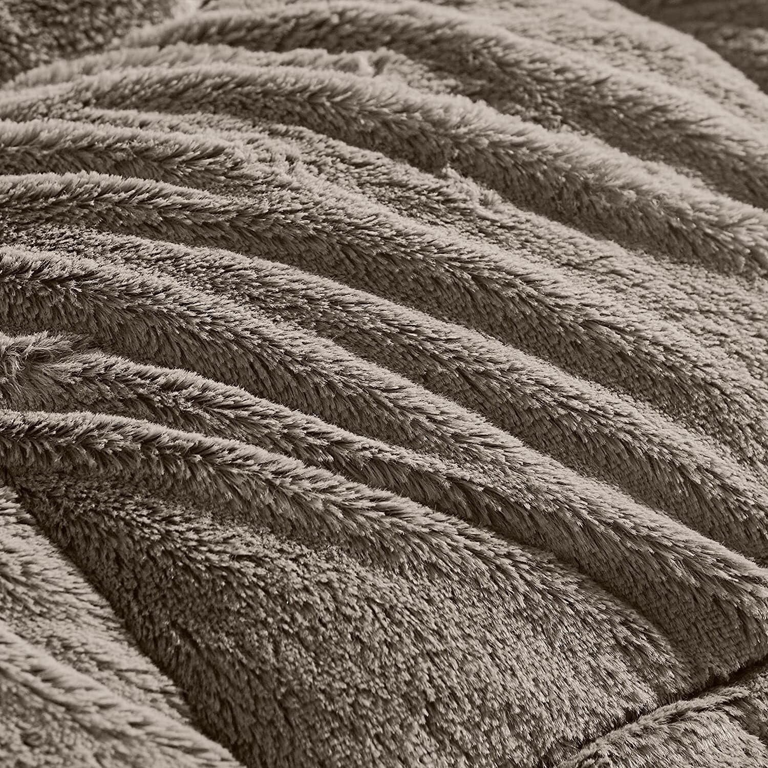 Byourbed are You Kidding Bare - Coma InducerÂ® King Comforter - Winter Twig