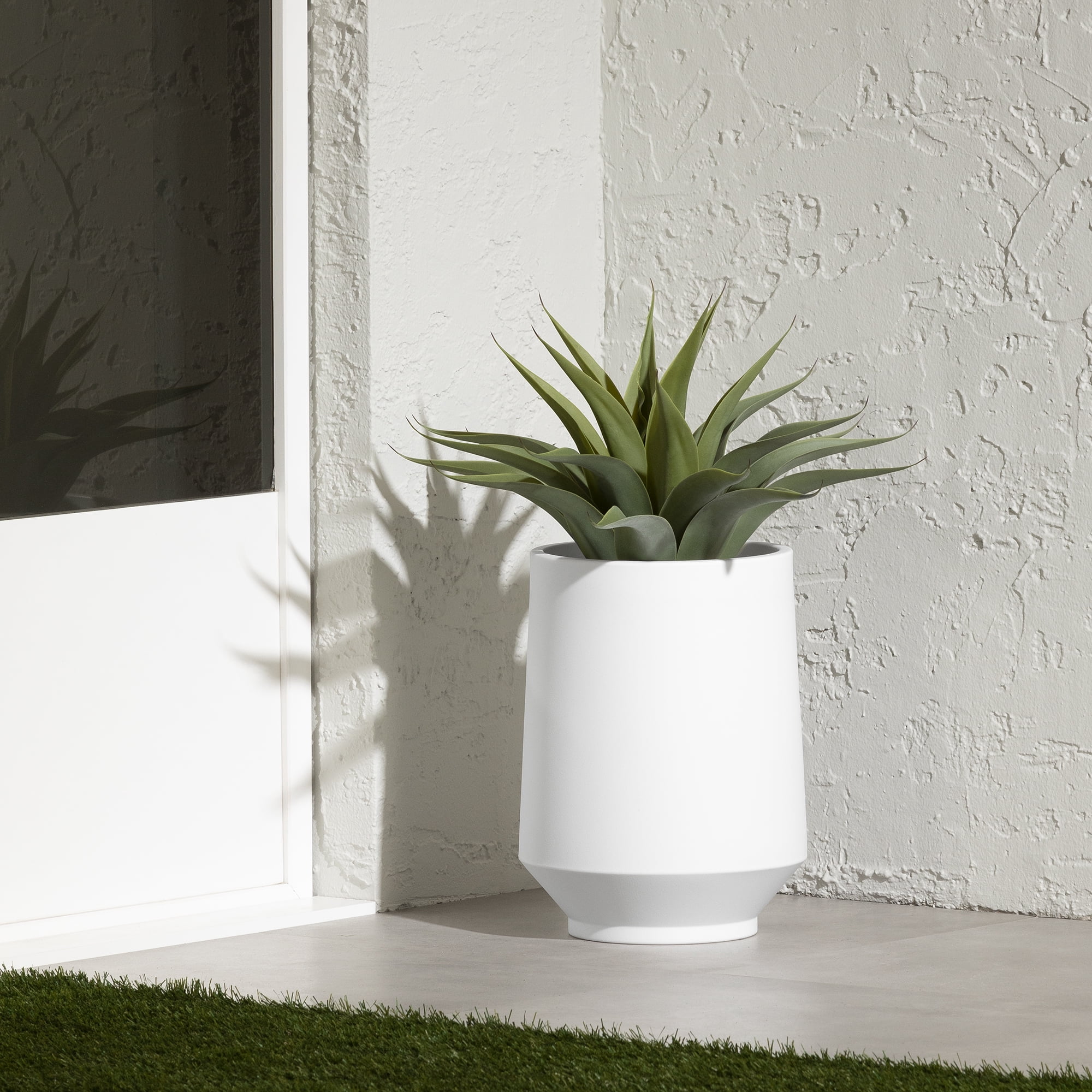 South Shore Dalya Planter, in White