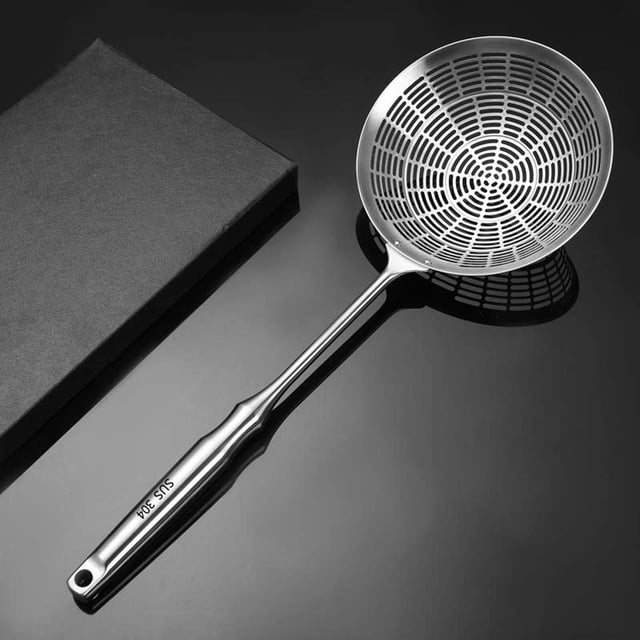 Chmadoxn Kitchen Gadgets, 304 Stainless Steel Colander Kitchen Filter Large Mesh Colander Dumpling Spoon Thick Long Handle Mesh Colander Oil Filter Mesh Colander Stainless steel colander