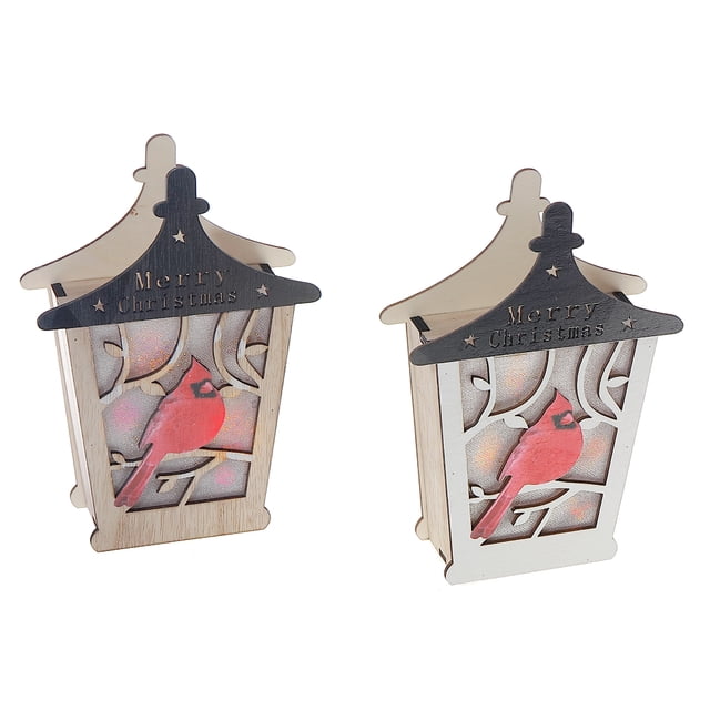 Lantern Ensemble de Décor en Bois à DEL Cardinal, Lot de 2, Comprenant des Cadres en Bois Naturel avec des Hauts Noirs Gravés « Merry Noël », des Découpes Cardinales Rouges et des Lumières DEL Chaudes Vacillantes. Ces Lanternes Murales Extérieures Compactes Ajoutent un Charme Rustique des Fêtes et un Éclairage Douillet aux Entrées Ou aux Dessus de Table.