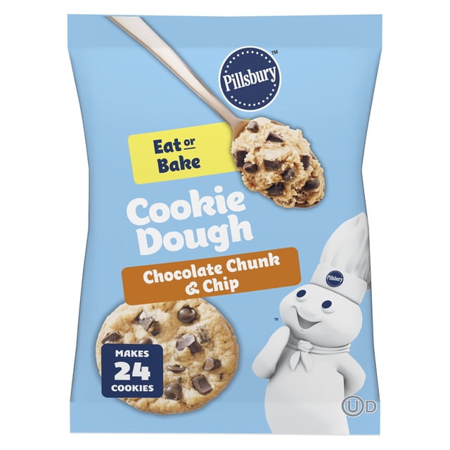Pillsbury™ Emballage de Pâte à Biscuits en Morceaux et Pépites de Chocolat avec Fond Bleu Pâle, Présentant une Cuillère de Pâte Brute avec des Morceaux et Pépites de Chocolat, une image de Biscuit Cuit, et la Mascotte de Pillsbury. Cette Pâte Réfrigérée Est Prête à Cuire Ou à Manger Crue et Prépare 24 Biscuits Sans Mélanger Ni Trancher.