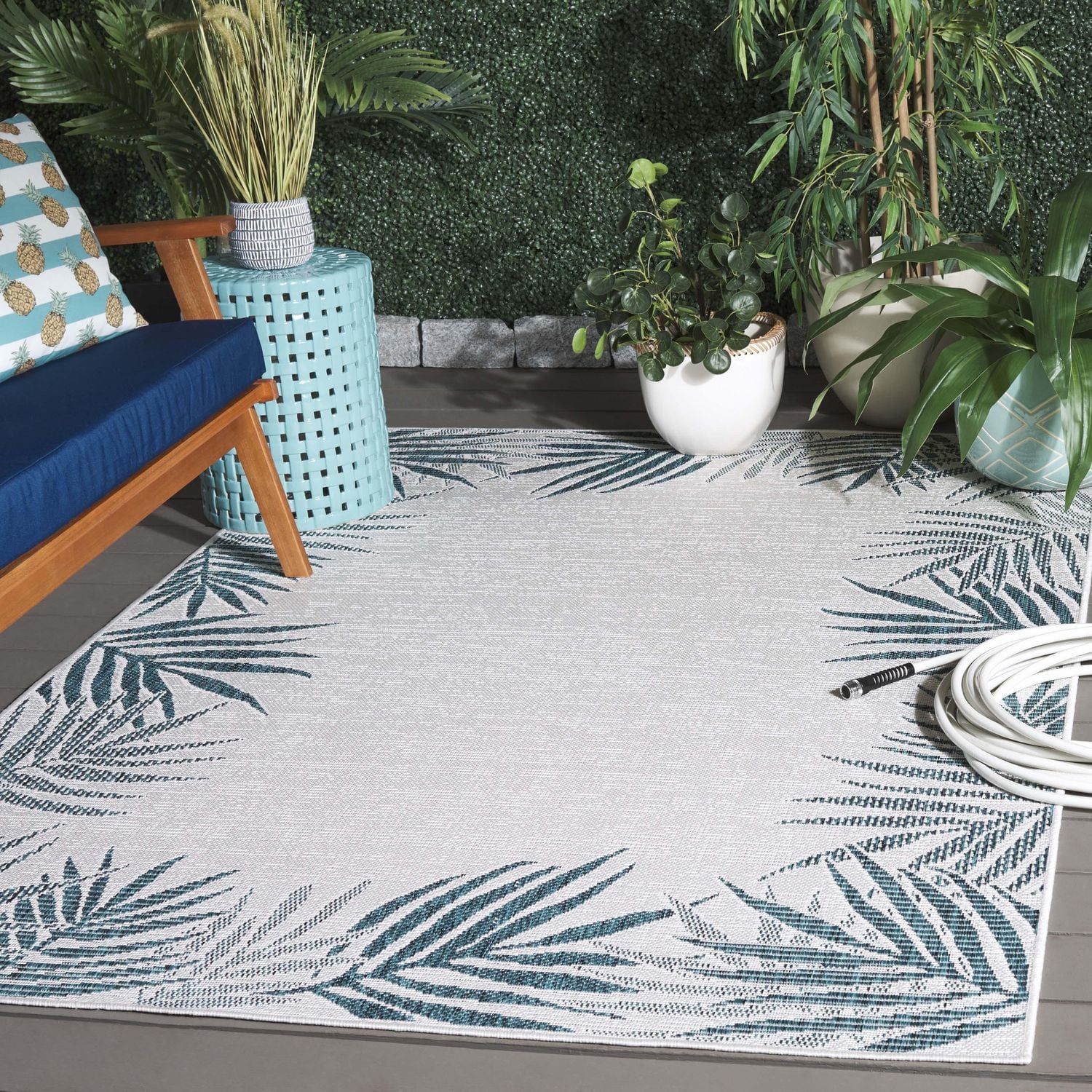 SAFAVIEH Beach House Cherlyn Botanical Indoor/Outdoor Area Rug