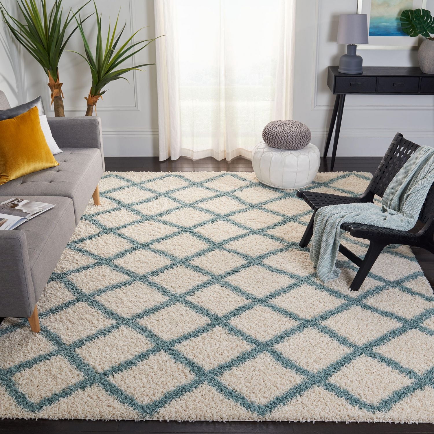 Safavieh Layla Geometric Plush Shag Area Rug