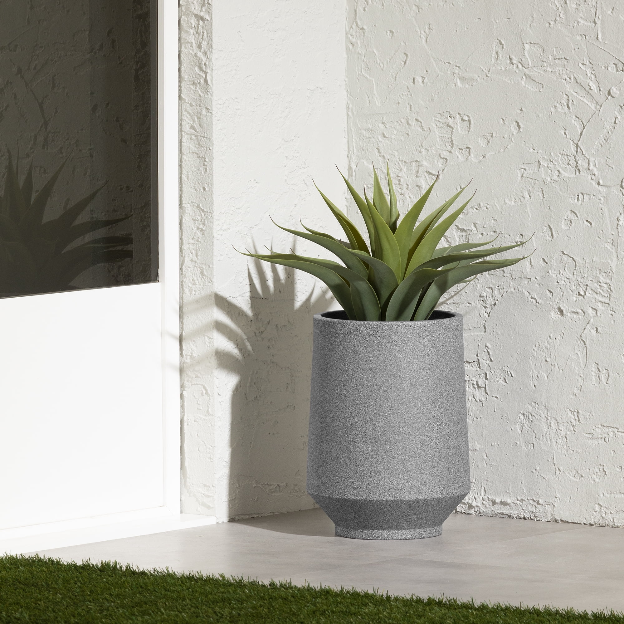 South Shore Dalya Planter, in Mottled Gray