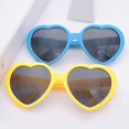 thumbnail image 3 of Lunettes de Soleil pour Femmes Design Mignon Adorable Rétro en Forme de Cœur pour Voyager, 3 of 10