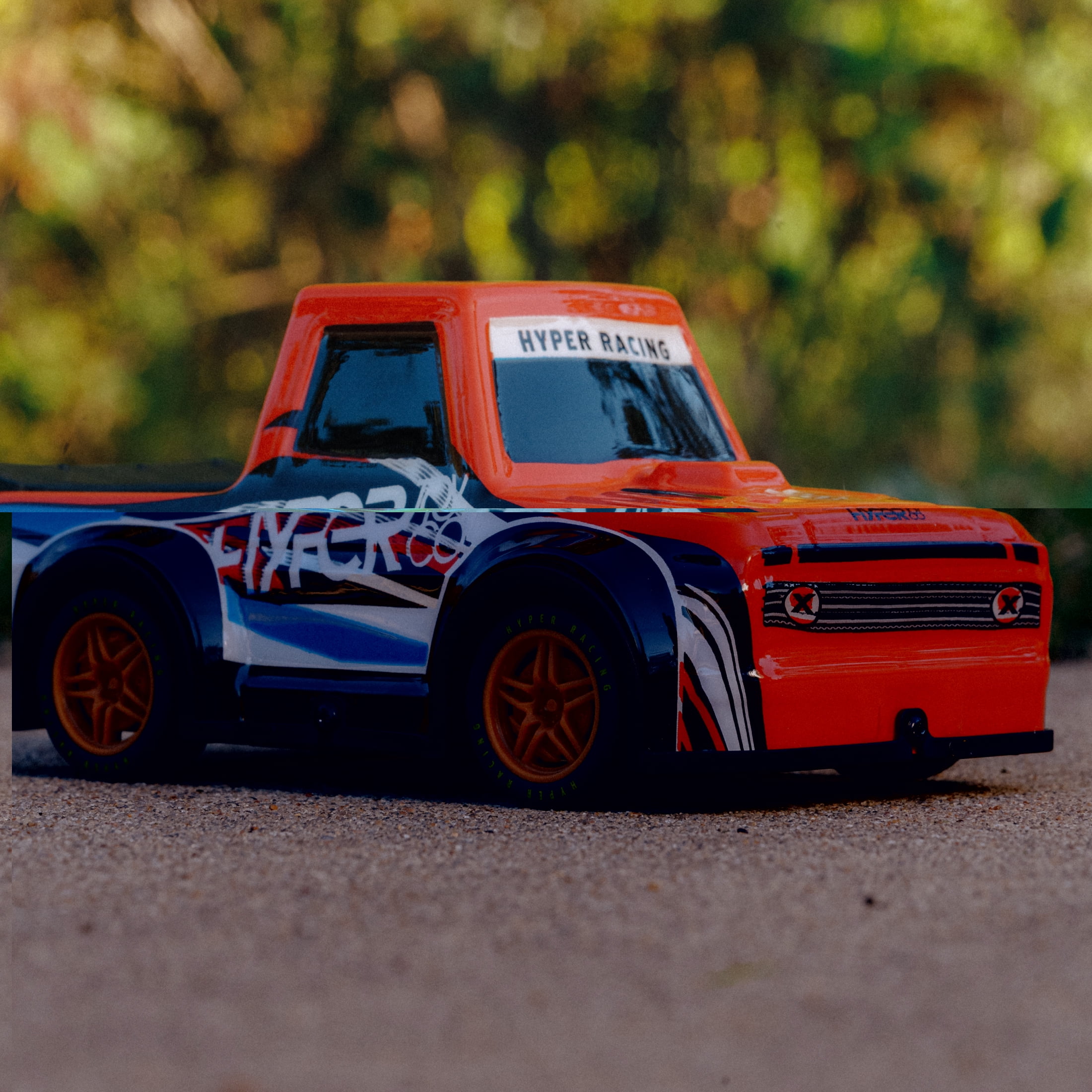 Mini camion de course télécommandé à LED Hyper Toys