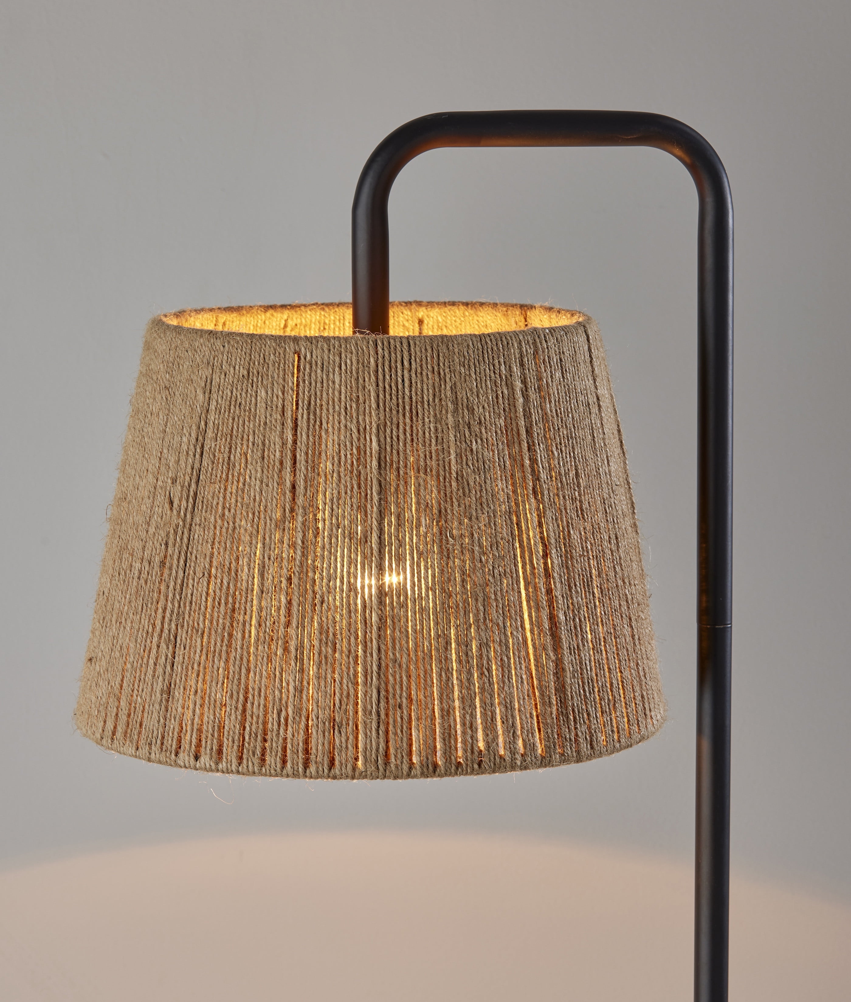 Lampadaire Mainstays en métal noir avec abat-jour en corde, style transitionnel, idéal pour les bureaux et les résidences étudiantes, neuf