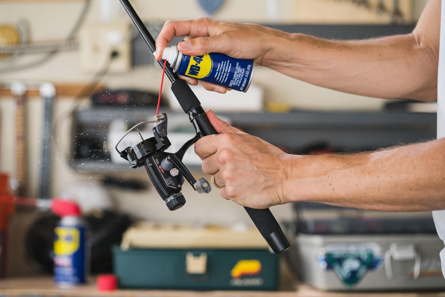 WD-40 Produit Lubrifiant Multifonction 155g Chasse L'humidité et Protège Contre la Corrosion