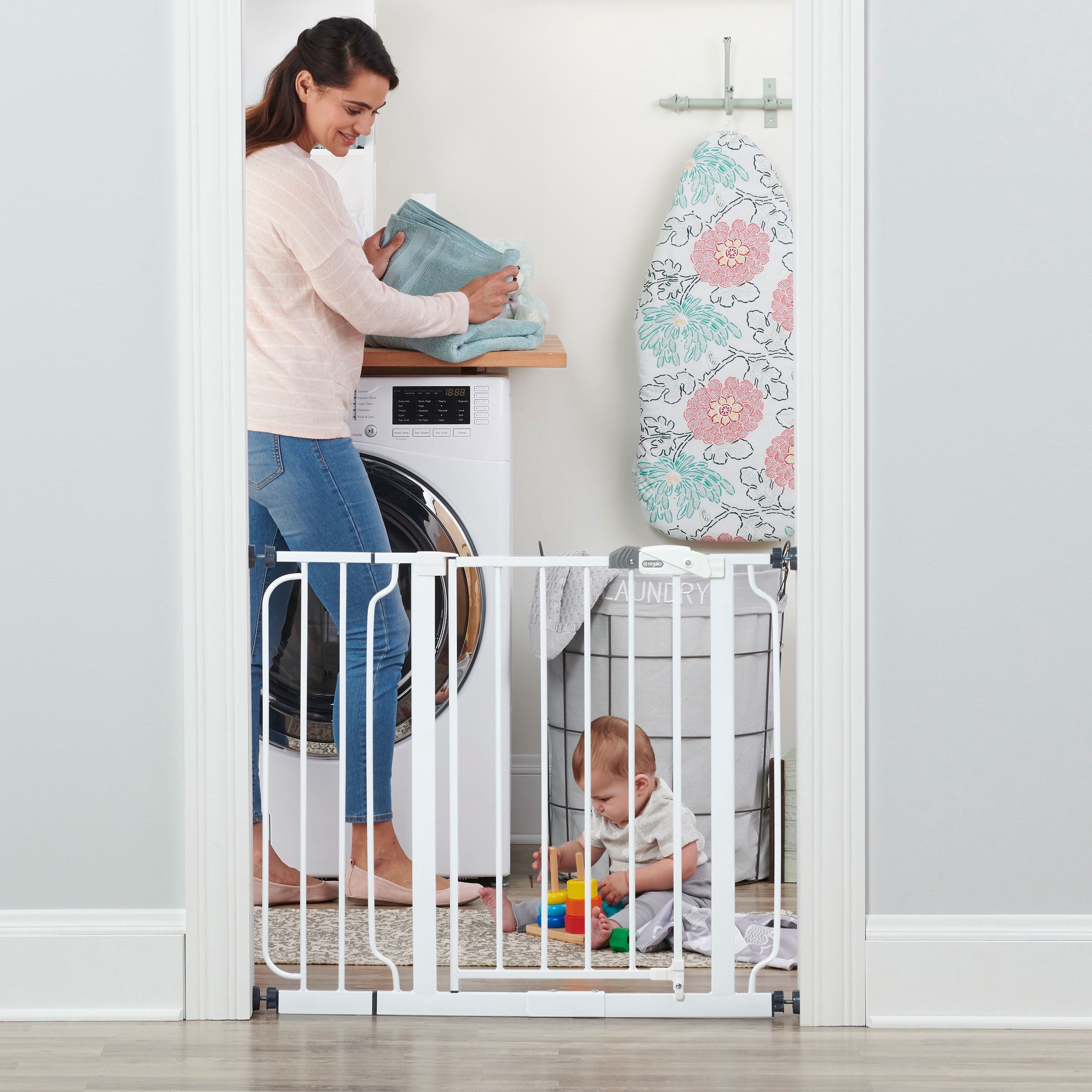 Regalo International Easy Step Extra Wide Baby Gate