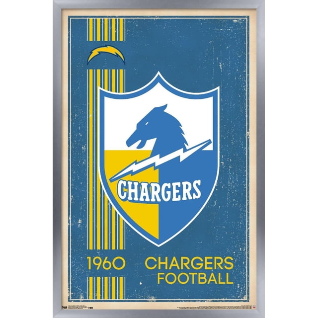 NFL Los Angeles Chargers - Affiche Murale Logo Rétro 17, art Mural Encadré 22,375 Pouces x 34 Pouces Mettant en Vedette un Emblème de Bouclier Bleu et Jaune vintage avec une Tête de Cheval et un Éclair, texture Usée, et Texte Jaune « 1960 Chargers Football » sur Fond Bleu, Convient à la Déco de Chambre à Thème Sportif.