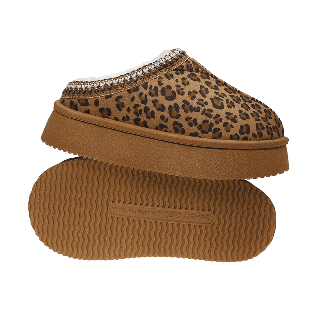 Women Platform Home Slippers Chunky Soft Sole Slip-On Winter Boots in a rich camel tone with a leopard print faux-suede upper. Features a plush sherpa-lined interior, a decorative hand-woven inspired collar trim in warm red tones, and a lightweight, slip-resistant platform sole. Designed for cozy indoor wear and quick errands.