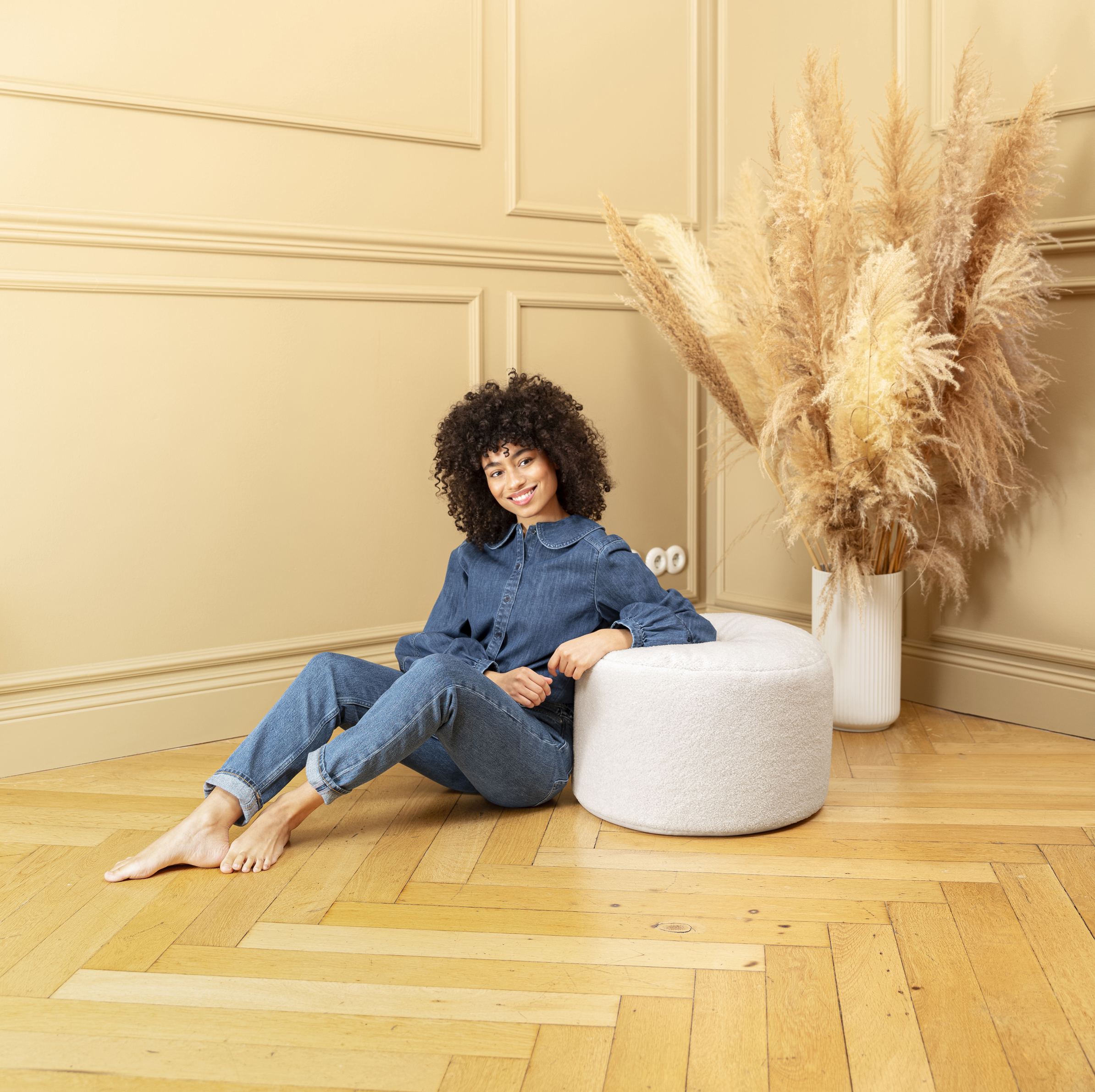 Gouchee Home Dotcom Woolly Bouclé – Pouf rond moderne avec rembourrage en polystyrène haute densité – Polyester doux et texturé pour salon ou bureau
