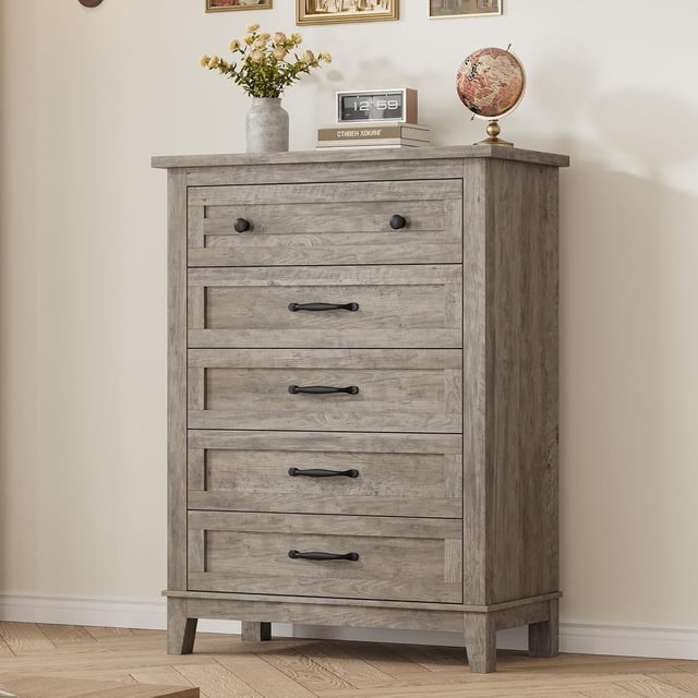 Commode à 5 Tiroirs pour Chambre, Commode Verticale de 41,3 Po de Hauteur avec Grand Rangement, Coffre de Garde-Robe Autoportant en Bois pour Chambre, Salon, Gris Cendré